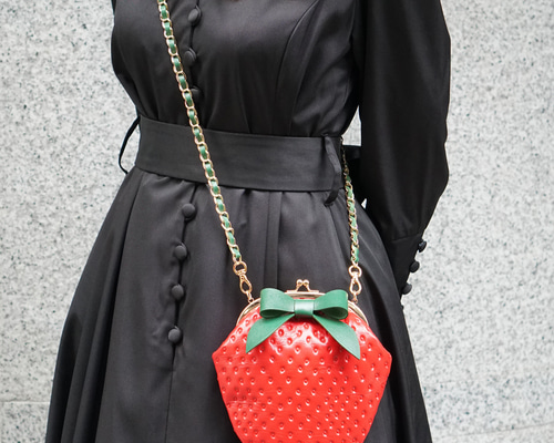 苺がま口バッグ2WAY／赤いちご（牛革製） ショルダーバッグ EARL'S