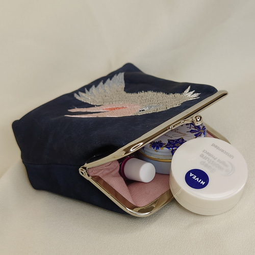 ハンドメイド本革がま口ポーチ ピンクのくちばし笑顔のハシビロコウ