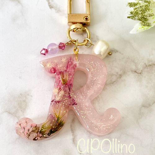 R】春をぎゅっと詰めたお花のイニシャルキーホルダー アルファベット