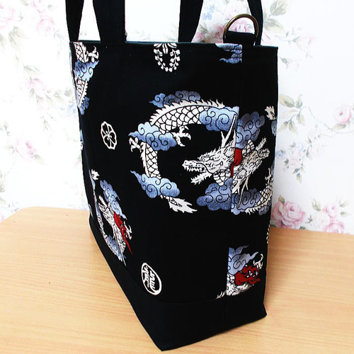 和柄横長トートバッグ 龍神 竜 龍 A4サイズ入ります マチ大きめ Dカン