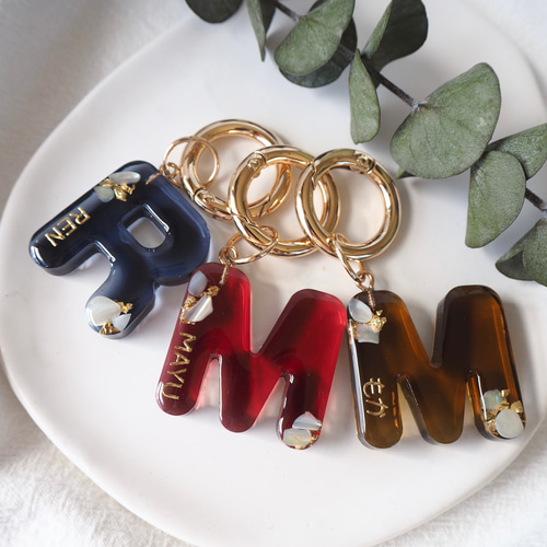 crash shell】名入れ レジン キーホルダー プチギフト お揃い ペア 席