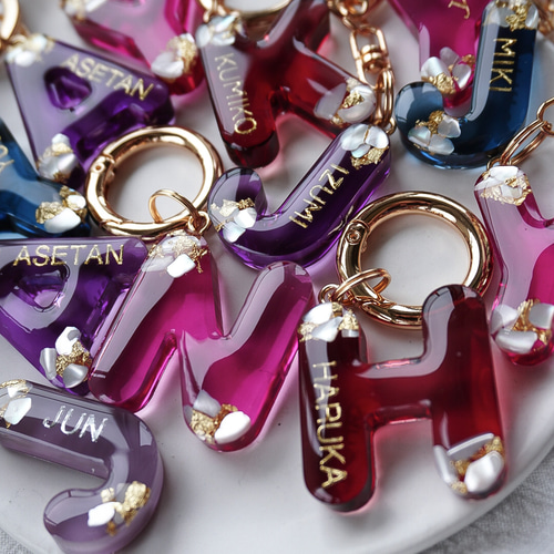 crash shell】名入れ レジン キーホルダー プチギフト お揃い ペア 席