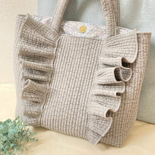 新作】天使の羽根フリルの軽やかヌビバッグ♪イプルキルト♪グレー