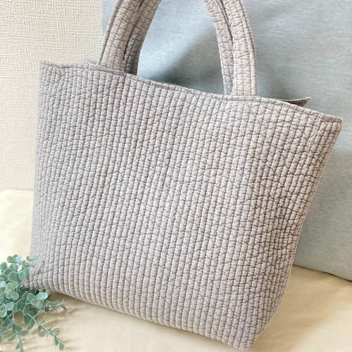 天使の羽根フリルの軽やかヌビバッグ♪イプルキルト♪グレー♪パール