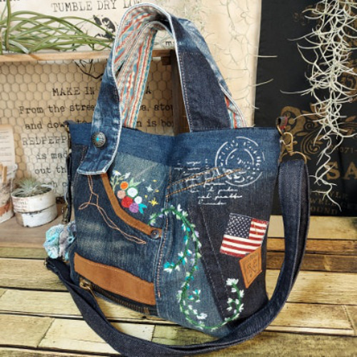 刺繍デニムショルダーバック No.518 ～ デニムリメイク リメイクバック