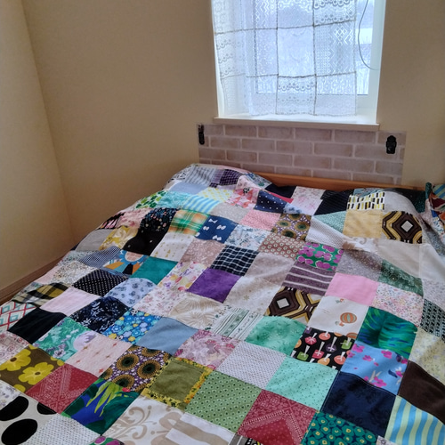 ☆受注制作☆❤375枚の♡ランダムパッチワークベッドカバー❤マルチ