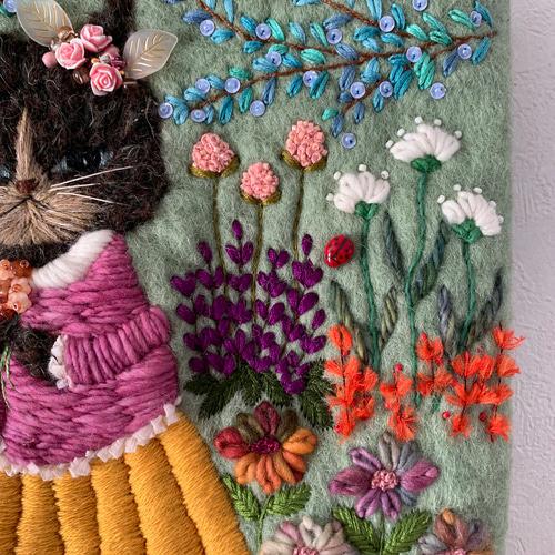 猫さんとお花畑刺繍 羊毛フェルト生地のバッグ ハンドバッグ はな