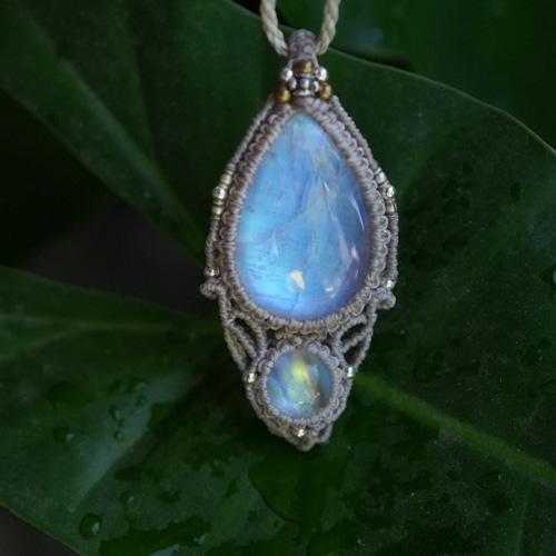 虹色天国☆透明ダブル☆レインボームーンストーン マクラメネックレス