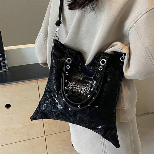 1個 Y2K風レトロ ショルダーバッグ レディース、メタルスタッズ翼装飾