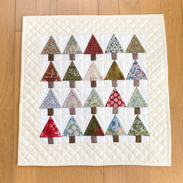 ツリーのパッチワークタペストリー パッチワークキルトタペストリー