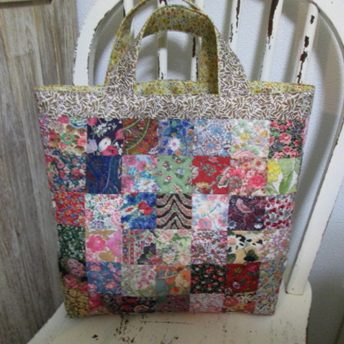 英国ヴィンテージリバティカレピースパッチワークのリバーシブル手提げ