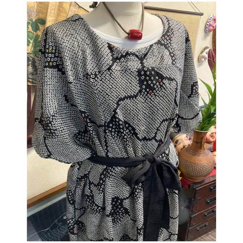 総絞り(黒)の着物からのワンピース(紐付き) 着物リメイク ワンピース