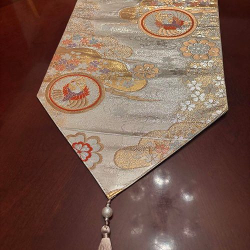 2838豪華刺繍の素敵な帯リメイク タッセル付正絹テーブルランナー