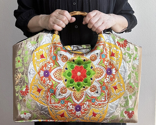 着物リメイク バッグ【バンブーハンドル帯バッグ （特大）金色地円花