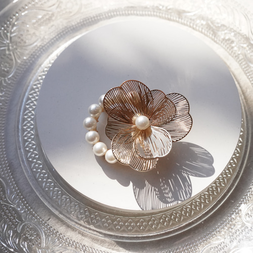 ゴールド 透かしお花とパールのブローチ / 国産貝パール フォーマル