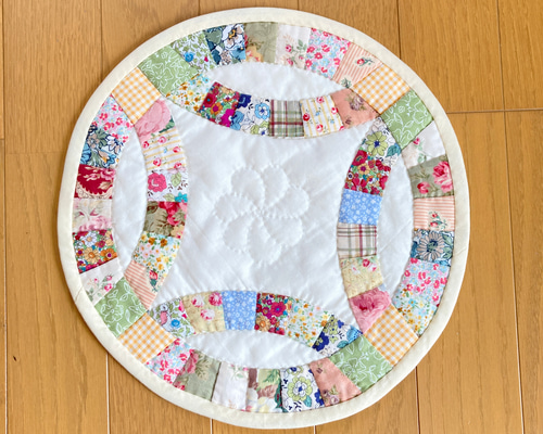 a ダブルウェディングのパッチワークタペストリー パッチワークキルト