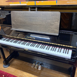 グランドピアノの高さで譜面を見られる！調律師が考案した アップ