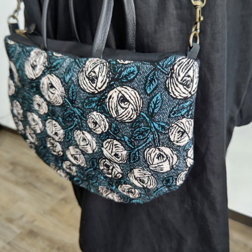 ミナペルホネン/rosyロージィーブルーグリーン/ラウンドMサイズmina