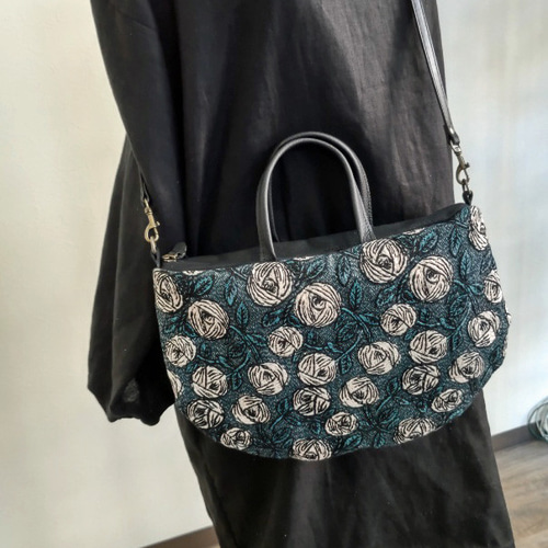 ミナペルホネン/rosyロージィーブルーグリーン/ラウンドMサイズmina