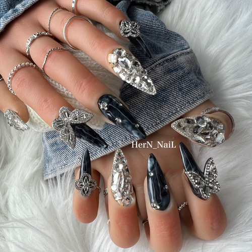 ブラックシルバーパーツネイル ネイルチップ（つけ爪） HerN-ハルン