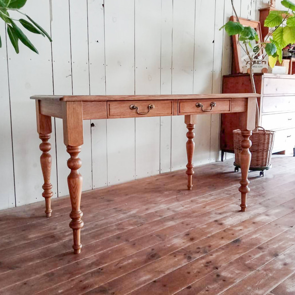 引き出し付きアンティークテーブル かわいいアンティークデスク