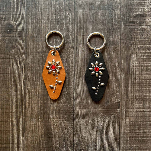 フラワースタッズ・レザーキーホルダー キーホルダー FEELZE 通販