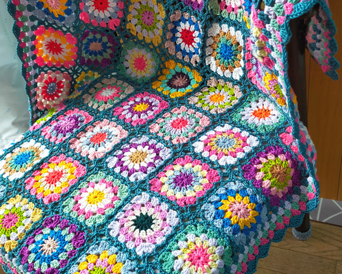 送料無料】ブランケット 緑② マルチカバー グラニースクエア 編み物