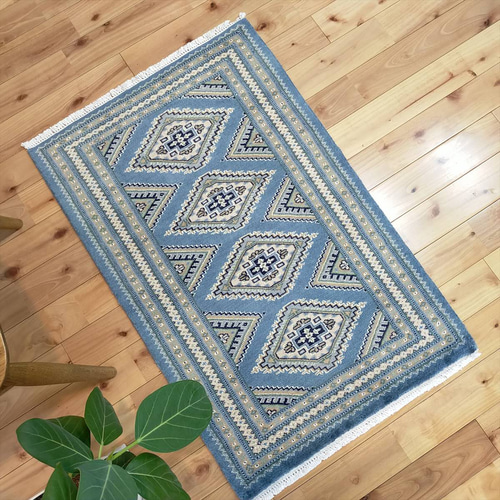 肌触りがシルクのようなウールの手織り絨毯 パキスタン絨毯 シルク