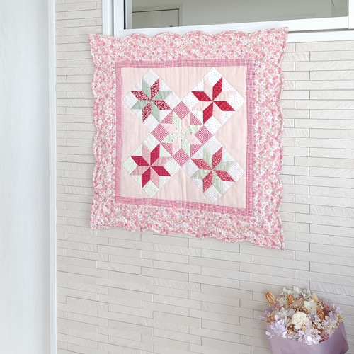 ピンク系カラー☆パッチワークタペストリー☆レモンスター60cm✕60cm