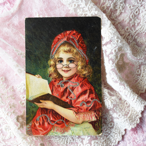 アンティークポストカード 赤ずきんちゃんのような可愛い少女