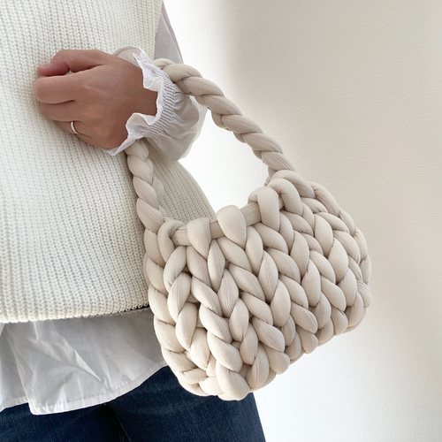 アイボリー＊ チャンキーニットバッグ マンドゥバッグ ハンドバッグ