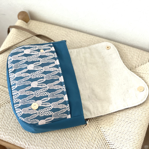 ⚮̈ミナペルホネン pomppia blue ピアノフラップポシェット 蓋付き