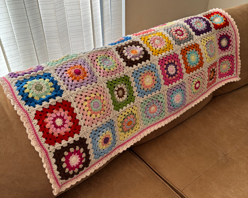 手編みブランケット/花モチーフ/グラニースクエア/カラフル/かぎ針編み