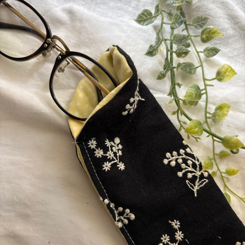 ハンドメイド♡メガネケース♡綿麻黒リーフ刺繍生地♡普通タイプ