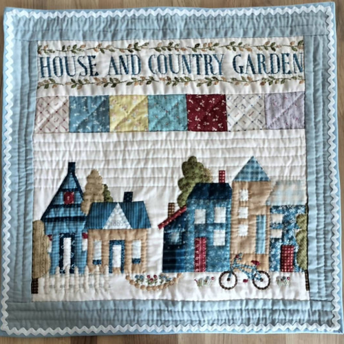 ☆パッチワーク・キルトタペストリー「ハウス&カントリーガーデンミニ