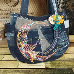 大きめ 花刺繍 デニムバック ～ リメイクバック パッチワークバック