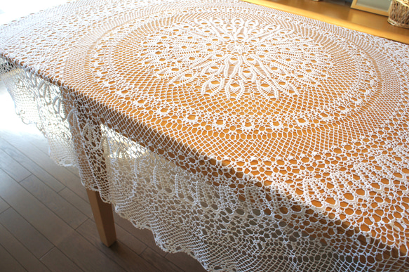 ロンドンでみつけた手編みレースのテーブルクロス ロンドンでみつけた