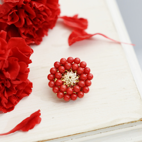 人気No.1【 ブローチ 】赤珊瑚 アンティークレトロなお花 ／赤 還暦