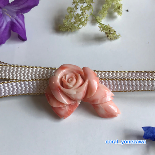 珊瑚帯留め1万円均一セール☆ばら彫刻『薔薇の扇』 帯留め HANAKA花香