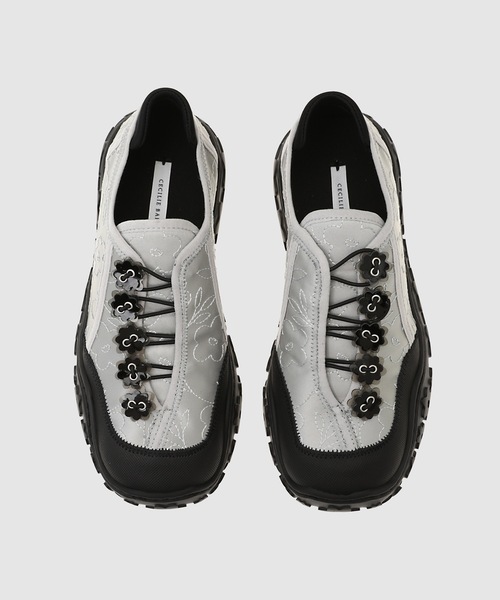 CECILIE BAHNSEN（セシリー バンセン）の「FLOWER EMBELUSHED SNEAKER
