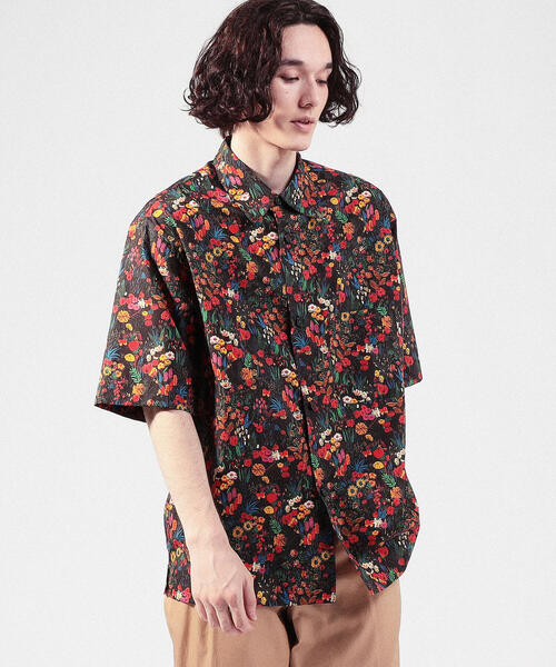 caban（キャバン）の「CABaN コットン フラワープリントハーフスリーブ