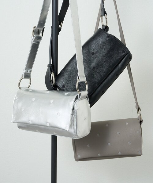 BEARDSLEY（ビアズリー）の「《本革》ドットボディバッグ（ショルダー