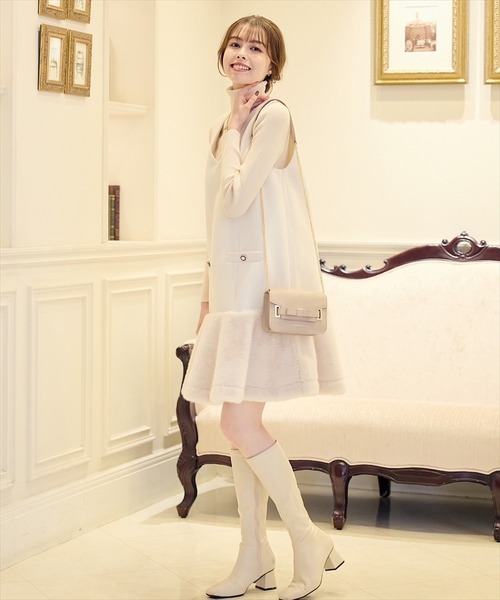 SWINGLE（スウィングル）の「ヘムファーVネックノースリーブ