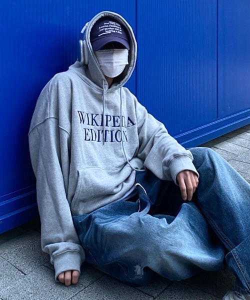 セール】BIG SALE開催中！【BY ATTENTION】 フード付き レタリング刺繍