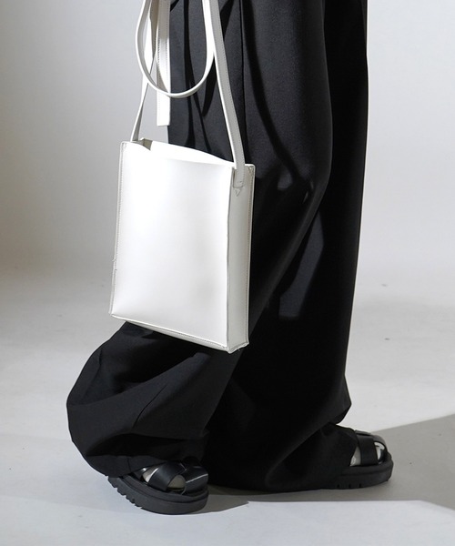 セール】25SS【新色追加】シンセティックレザー スクエアショルダー