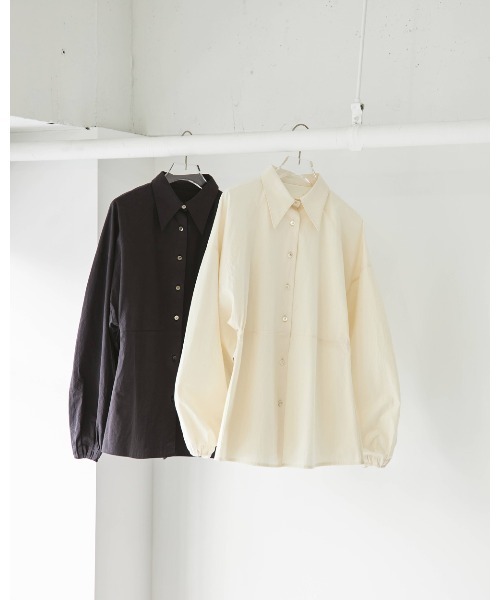 TODAYFUL（トゥデイフル）の「ボリュームスリーブタイプライターシャツ