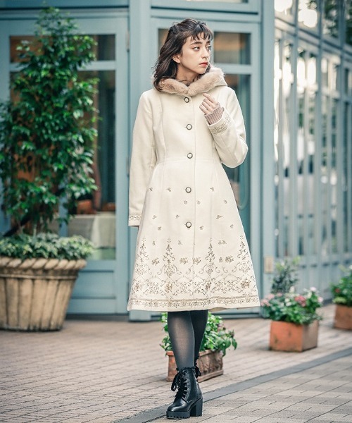 axes femme（アクシーズファム）の「バラ刺繍フード付コート（ダッフル