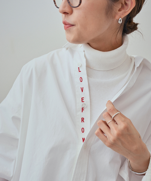 FRAMeWORK（フレームワーク）の「100/2ブロード前立てLOVEシャツ