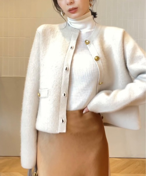 anuans（アニュアンス）の「ラクーンブレンドノーカラーニット