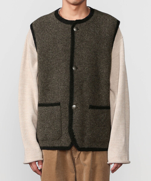 Bshop（ビショップ）の「STAPF | ラウンドネック チロリアンべスト MEN